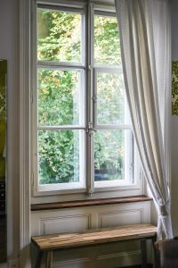 Read more about the article Fordelene ved at indrette med mønstrede gardiner i hjemmet