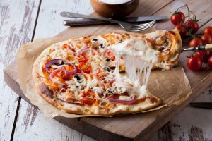 Read more about the article Nyd autentisk pizzaoplevelse derhjemme: En guide til pizzaovne til haven